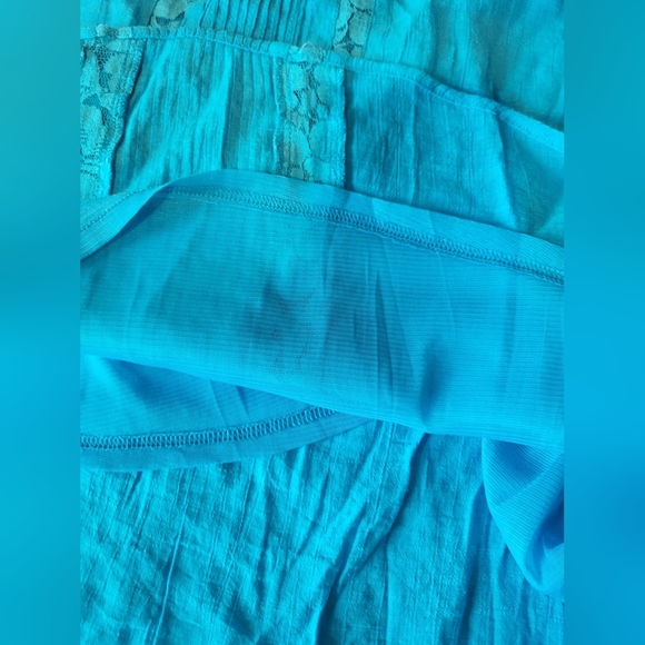 Northern Reflections  Turquoise Blouse with Lace Detailing, No Tag Would Say XL - Picture 3 of 3